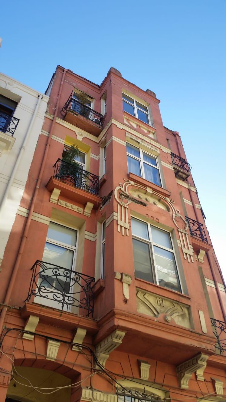 By Owner, 3 Rooms, 1 Living Room, Flat for Sale in Historical Building in Kadıköy Quay