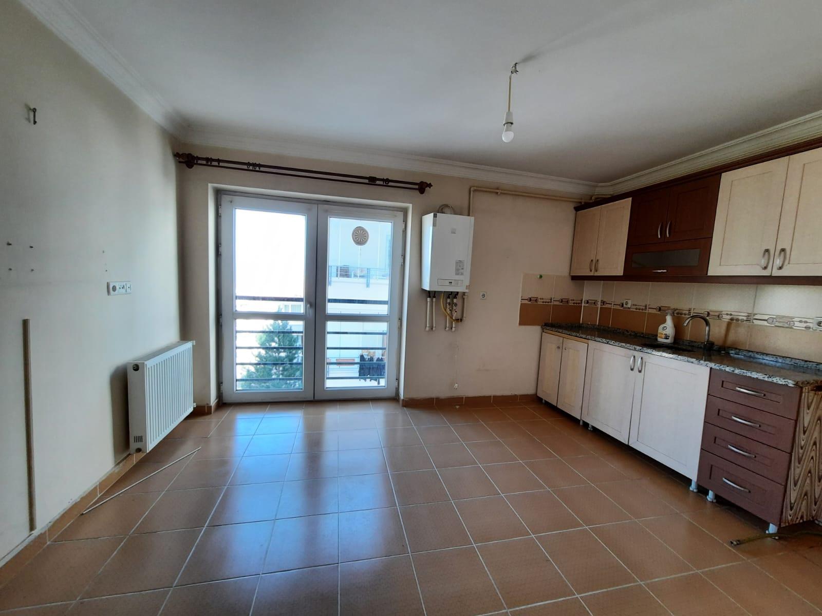 KEKLİK PINARI MAHALLESİNDE ASANSÖRLÜ BOŞ GENİŞMETRJLI 3+1 SATILIK DAİRE