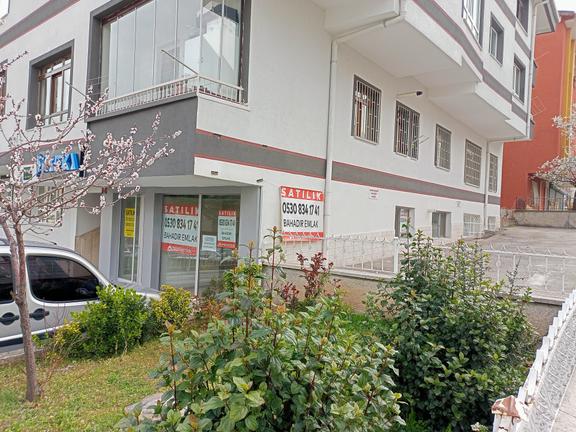 محل بمساحة 100 م2 مع مستودع للبيع في بلغات من بهادير إملاك Image 2