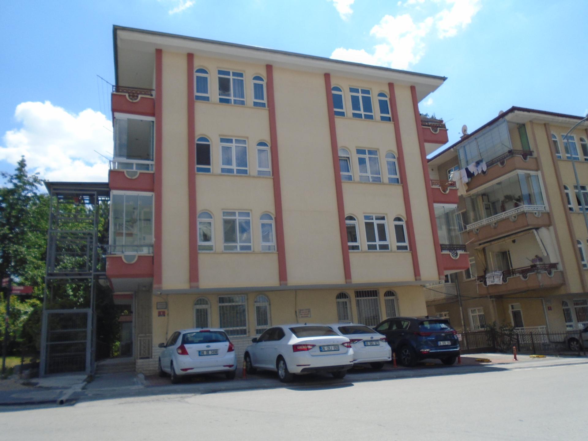 REHA MEDİNDEN SOKULLU, NEAR STREET AND PARK, 3+1 APARTMENT FOR SALE