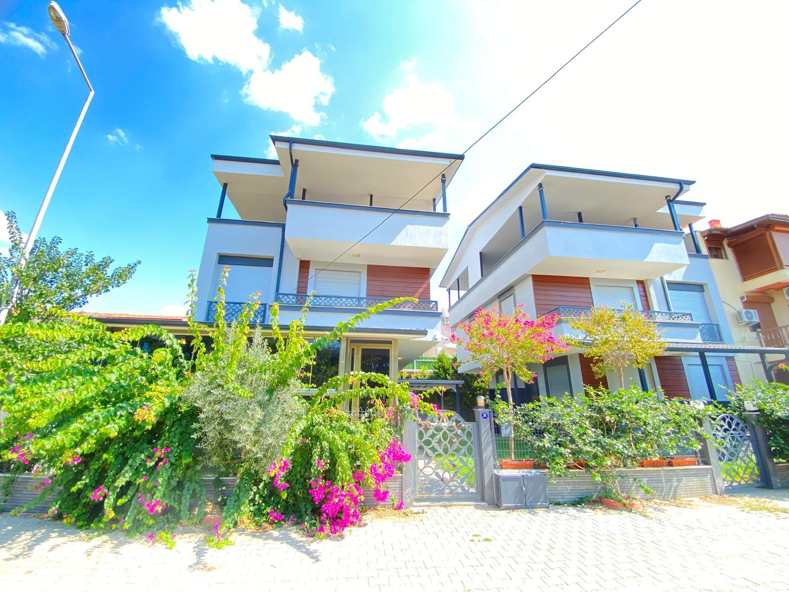 Ultra Luxury Full Sea 3+1 Villa for Sale in Ürkmez, 50 Meters from the Sea