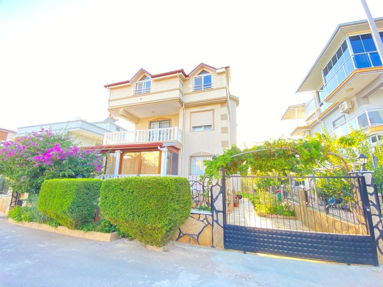 Denize 100M Tek Müstakil 1.Sınıf Kalite Ultra Lükx Satılık 4+2 Villa Image 1