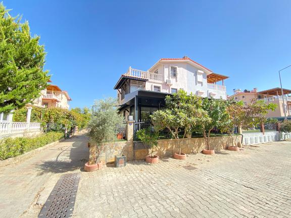 Ürkmez De Denize Tarafında Bahçeli Satılık 5+1 Villa Image 28