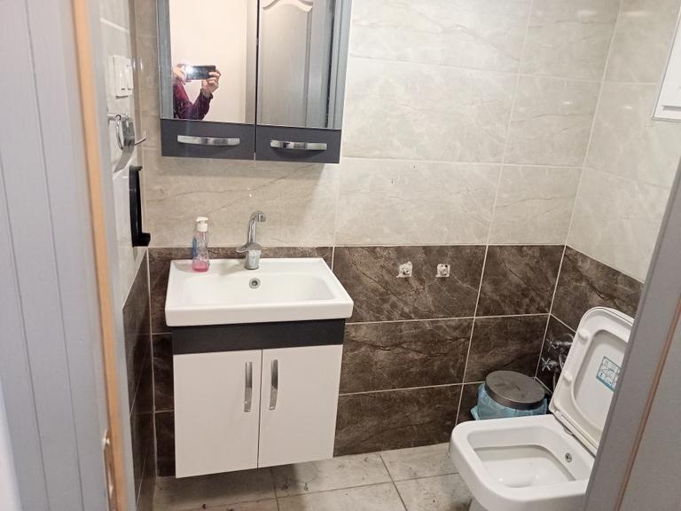 ПРОДАЕТСЯ МАГАЗИН ХУЗУР ОТ БАХАДИРА ЭМЛАКА 70М2 С ВЫСОКИМ ПОТОЛКОМ НА УЛИЦЕ 1112 Image 1